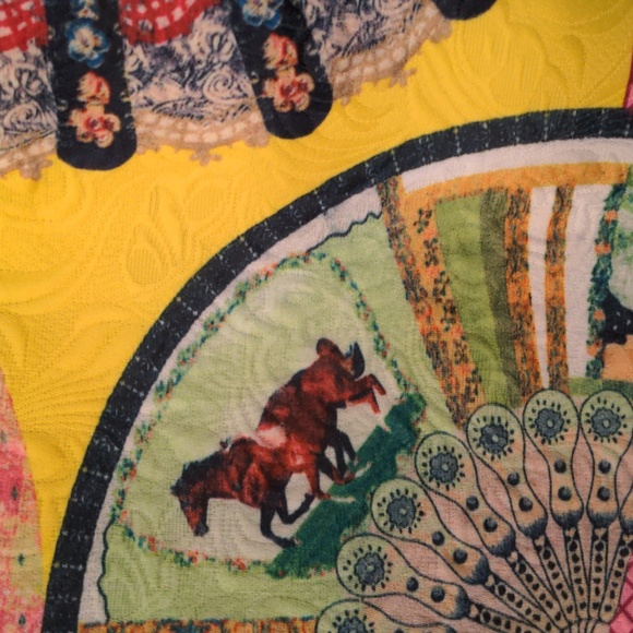 Bright jacket with feature buttons - Picture 4 of 5